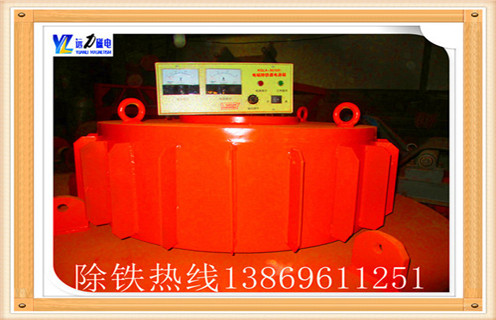 1.電磁除鐵器故障產(chǎn)生原因  　　  1.1檢查控制柜接線是否良好,絕緣正常.  　　  1.2檢查磁盤除了電纜絕緣是否正常,接線盒是否進入水中,如有必要,進行干燥處理.  　　  1.3檢查磁盤除了電阻是否正常.  　　2.電磁除鐵器故障解決辦法  　　  2.1.連接電源開始后,皮帶除鐵器既不旋轉(zhuǎn)也不勵磁.         原因是：段開開關(guān)未閉合;熱繼電器動作不恢復(fù);從則導(dǎo)致控制電路保險絲燒壞.  　　  2.2.打開電源后皮帶式除鐵器開始旋轉(zhuǎn),但后面因為勵磁到自動控制開關(guān)跳閘.        原因是：硅整流器擊穿,電壓表指示異常;直流側(cè)電路,電流指示不正常.  　　  2.3.接通電源后,起動皮帶除鐵器旋轉(zhuǎn),但勵磁沒有接通.        原因是：溫控繼電器動作;冷卻風(fēng)扇故障;勵磁繞組過熱.  　　2.4.強勵磁開關(guān)不正常.        原因是：金屬探測器不動;金屬探測器故障;時間繼電器設(shè)置不好;時間繼電器故障.  　　2.5.電機齒輪箱溫升,聲音異常.        原因是：由于電機過載或者因為軸承的損壞,齒輪箱蝸輪嚴(yán)重磨損,減速機油